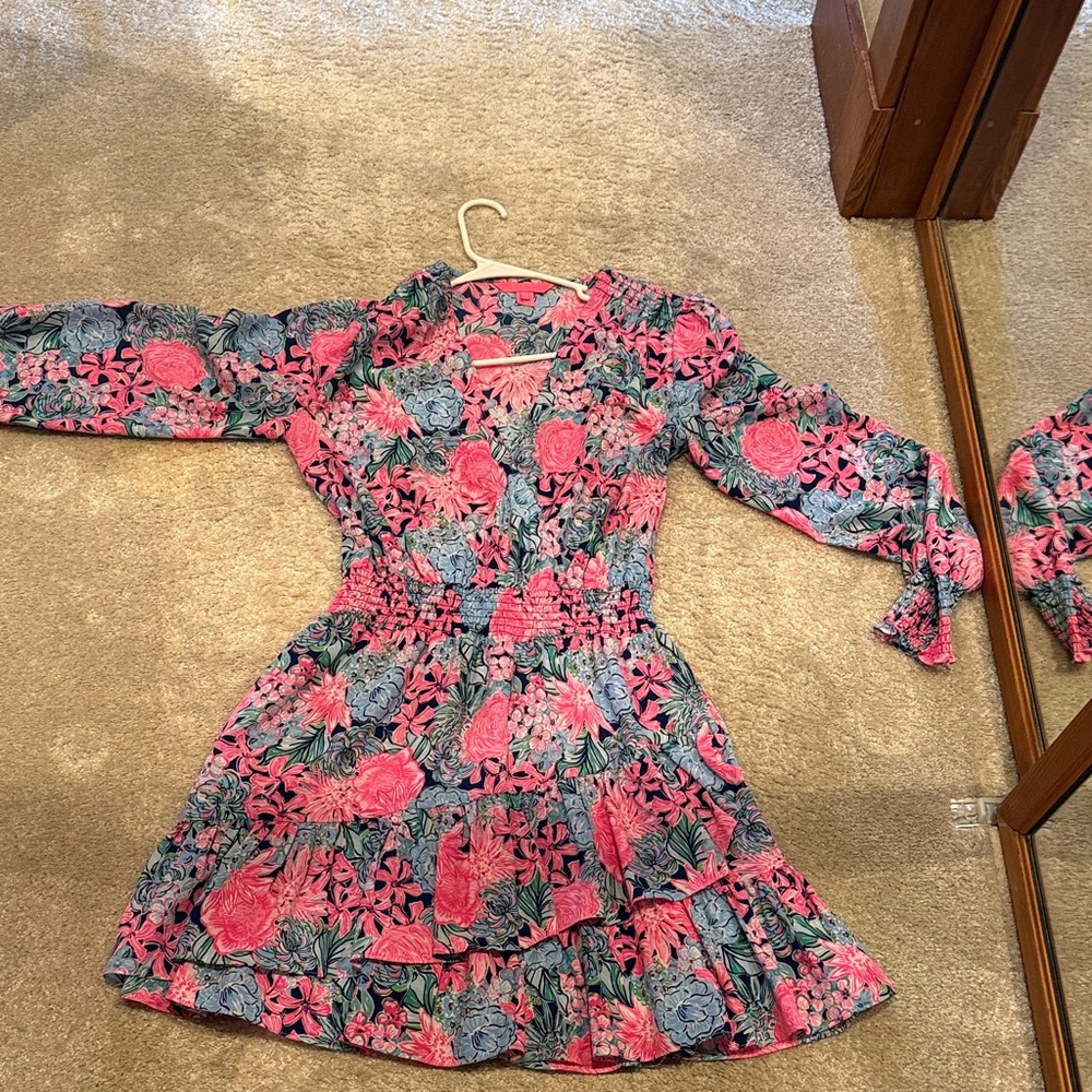 Lily Pulitzer size 8 Floral Pink & Green Long Sleeve V-Neck Dress